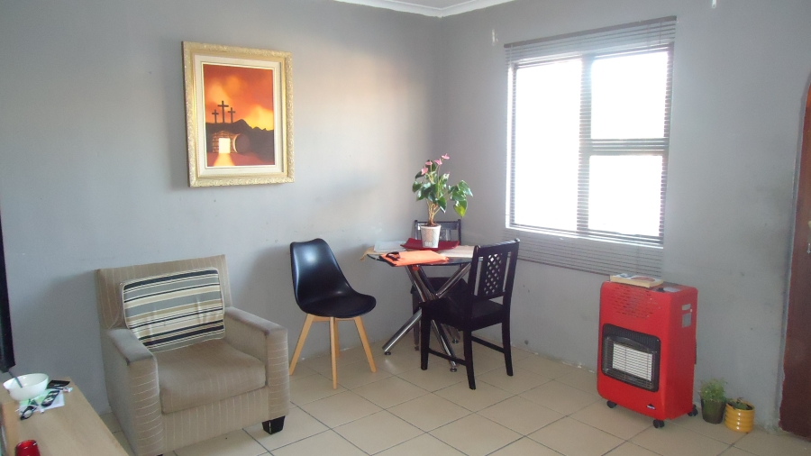 2 Bedroom Property for Sale in Nomzamo Western Cape
